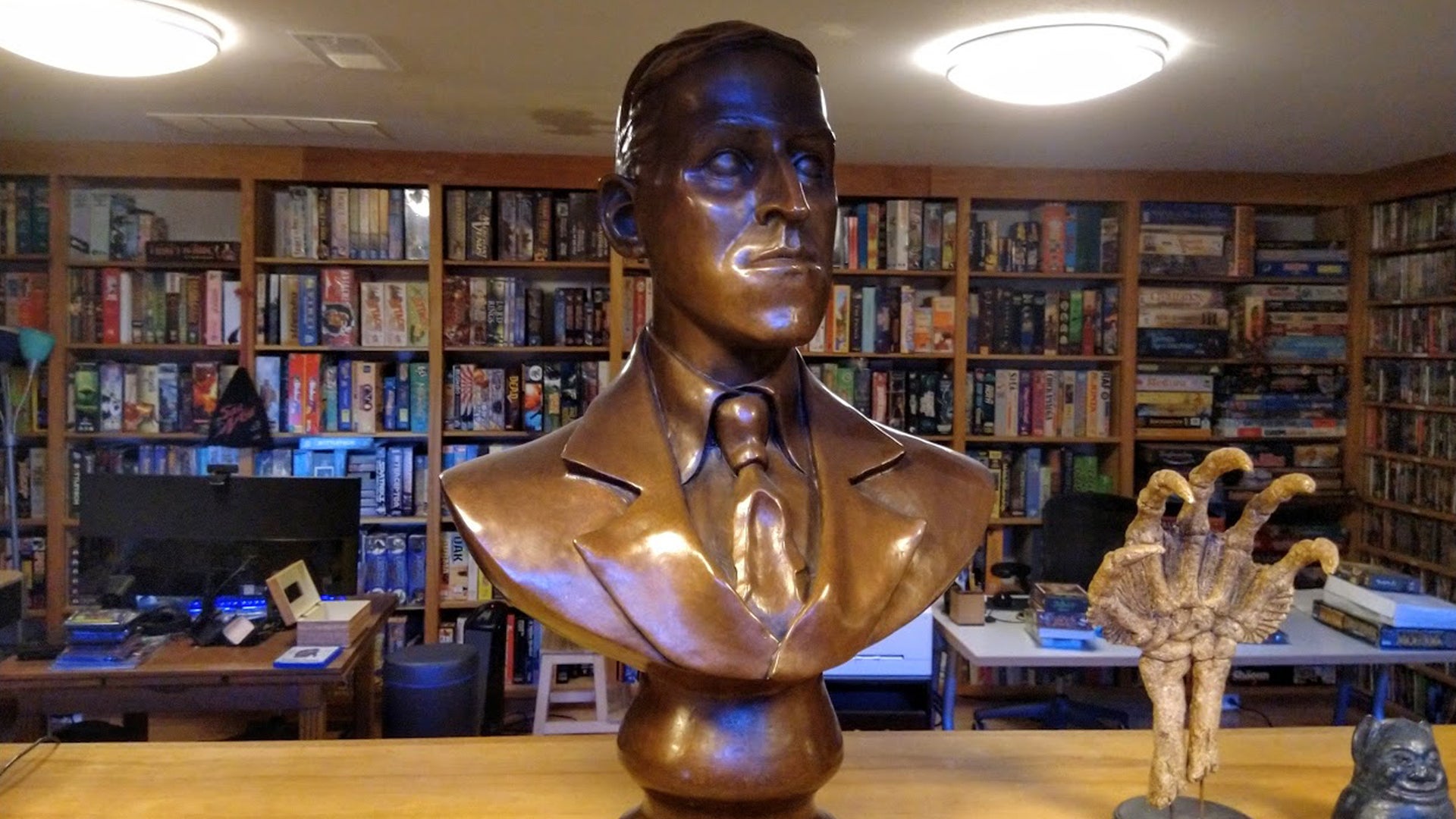 sandy-petersen-lovecraft-bust.jpg